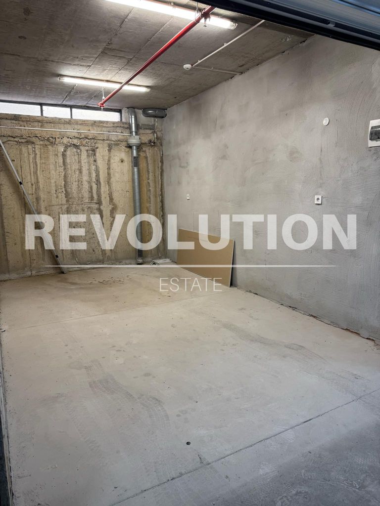Дава се под наем Гараж / Паркомясто в Пловдив, Тракия - 15 кв.м за 75 € - Снимка #2