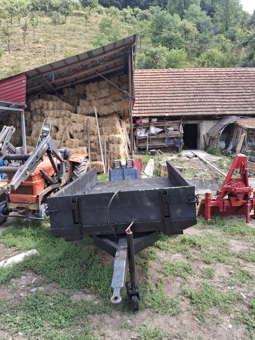Vand remorca basculabila.si trolii