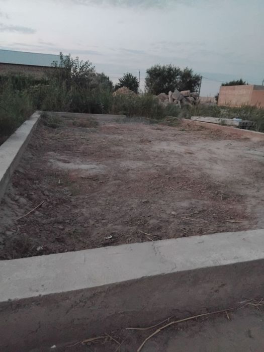 200 kv joy o’rni Qasmada Jasmin dukon yanda