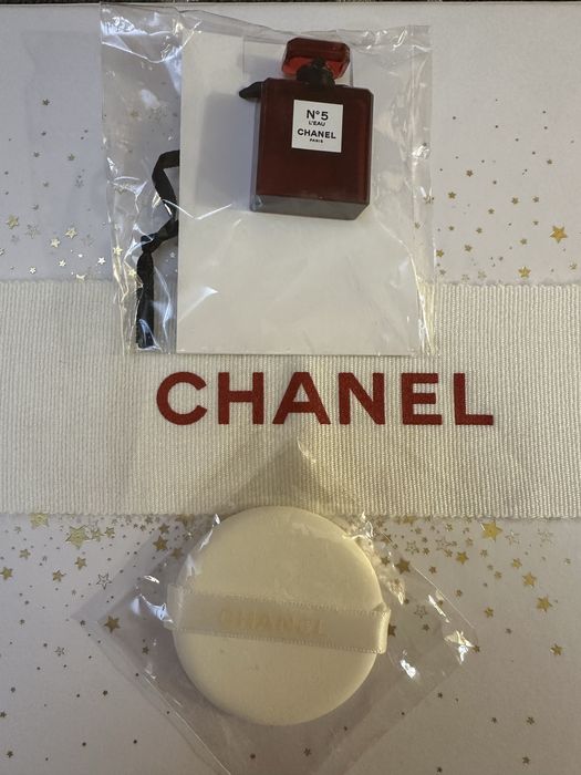 Аксесоар Chanel 5 L’eau Christmas +подарък chanel гъбичка
