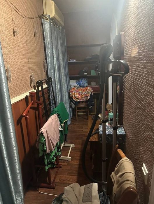 1 комнатная.  Новомосковск, Аккурган.  Кирпичный дом. 3й этаж. Срочно