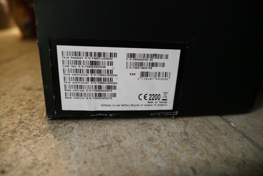 Casca VR HTC Vive Headset Box 2 Controller 2 Base Station 99HAHZ046-00