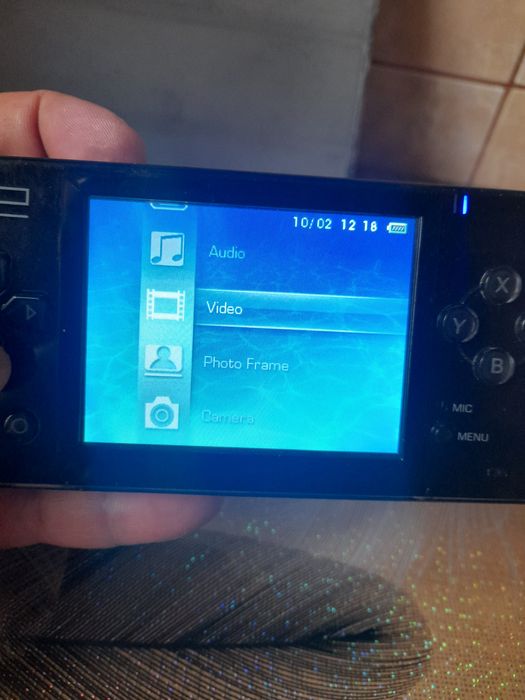 Vând consola multimedia Conny