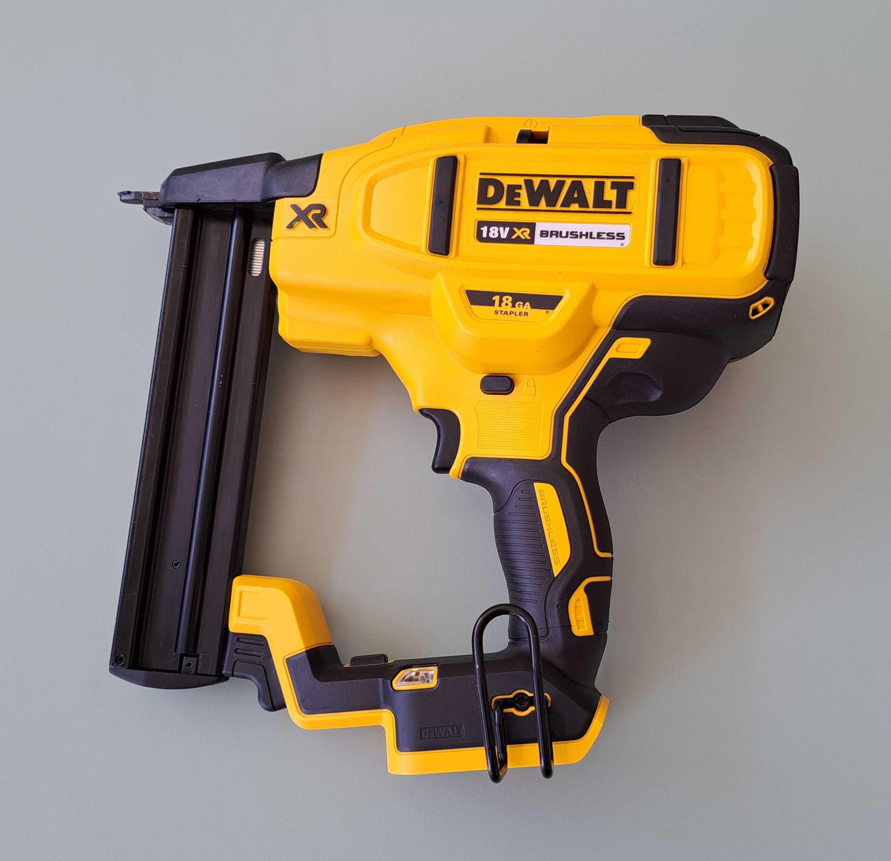 Такер на  DeWalt DCN 681 ,без батерия, 2022 г.