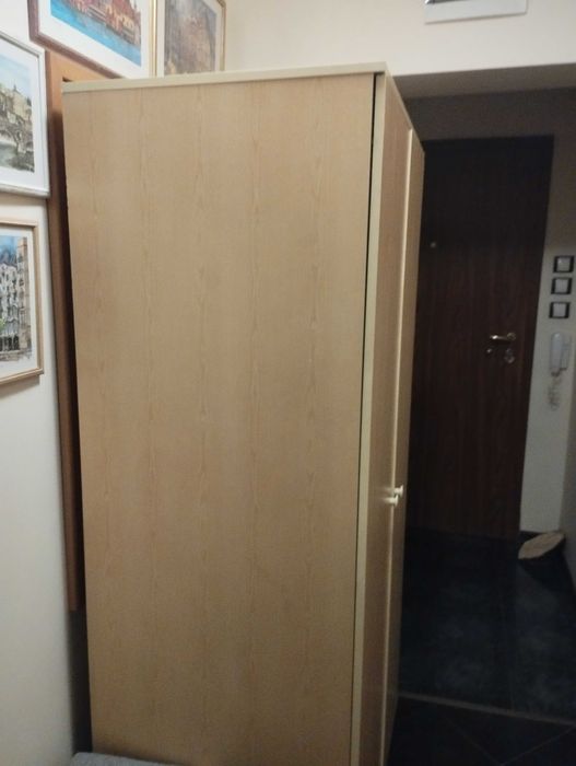 Продавам двукрил гардероб с надстройка