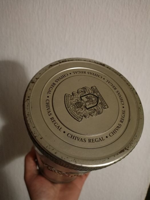 Метални кутии от уиски