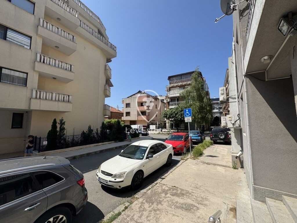 Просторно студио със самостоятелен вход в Сарафово, Бургас