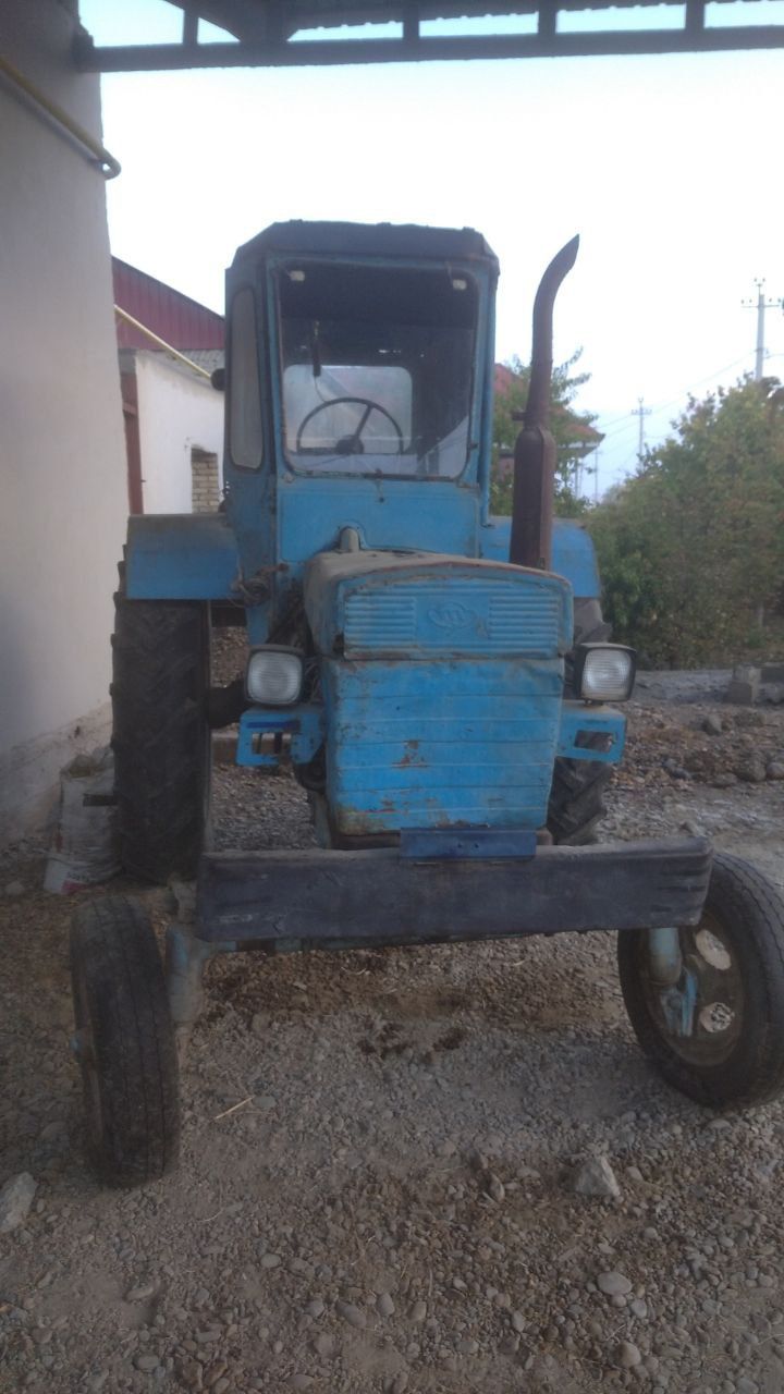 T28 traktori sotiladi