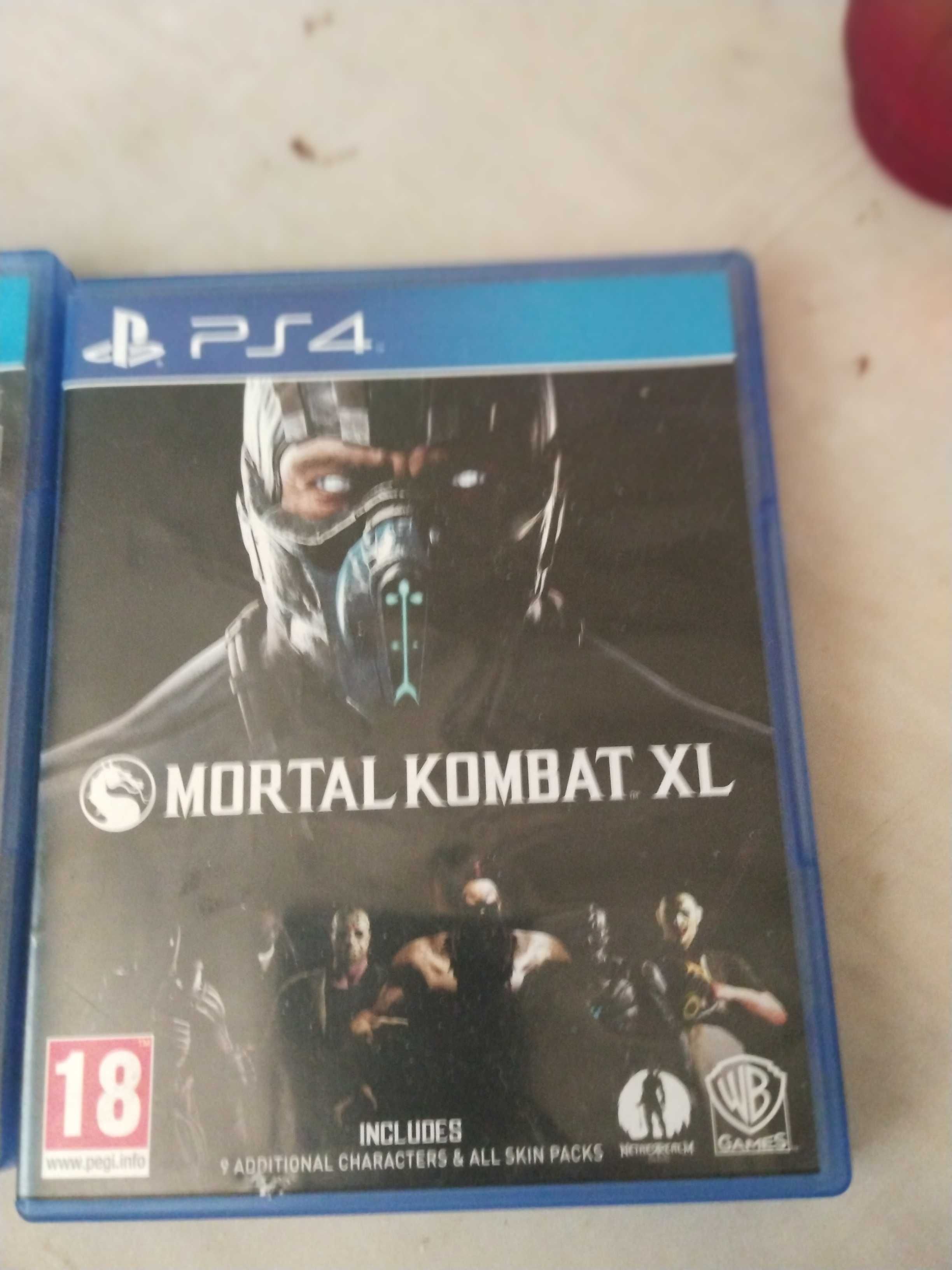 Продавам оригинален джойстик за playstation4 и мортал Комбат 10 л