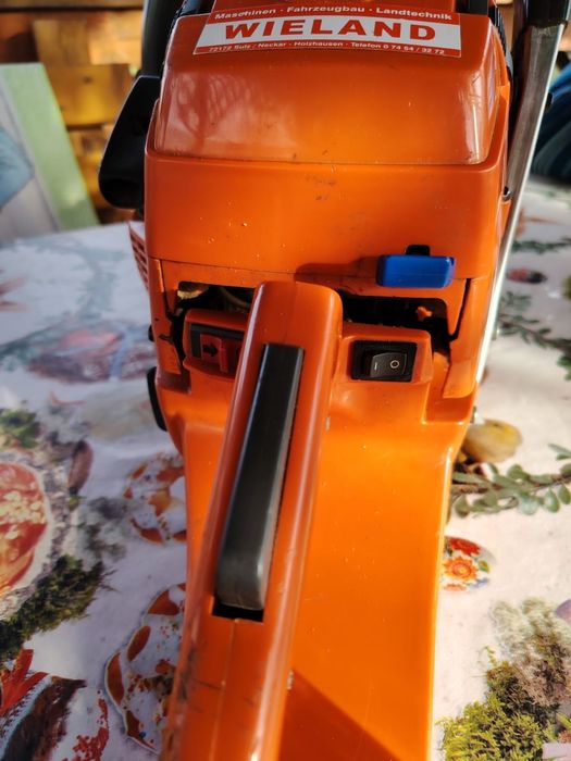 Vând drujbă Husqvarna