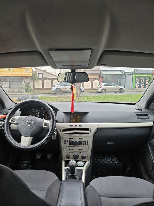 Opel astra GTC 1,7CDTI