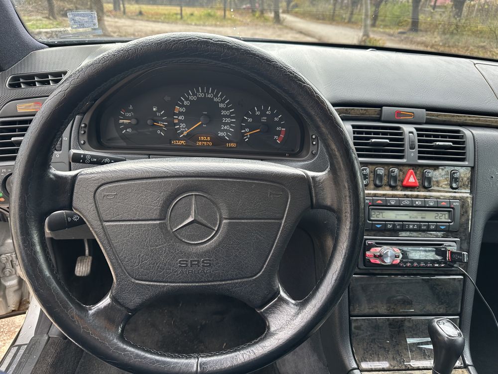 Mercedes E320 4 matic