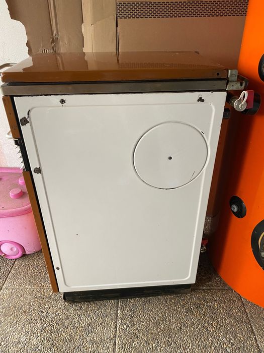 Centrală pe lemne cu plită și boiler de apă caldă