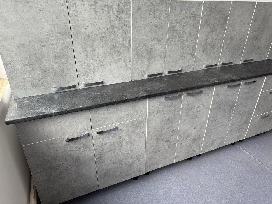 Mobila de bucatarie cu lungimea de 300 cm noua !