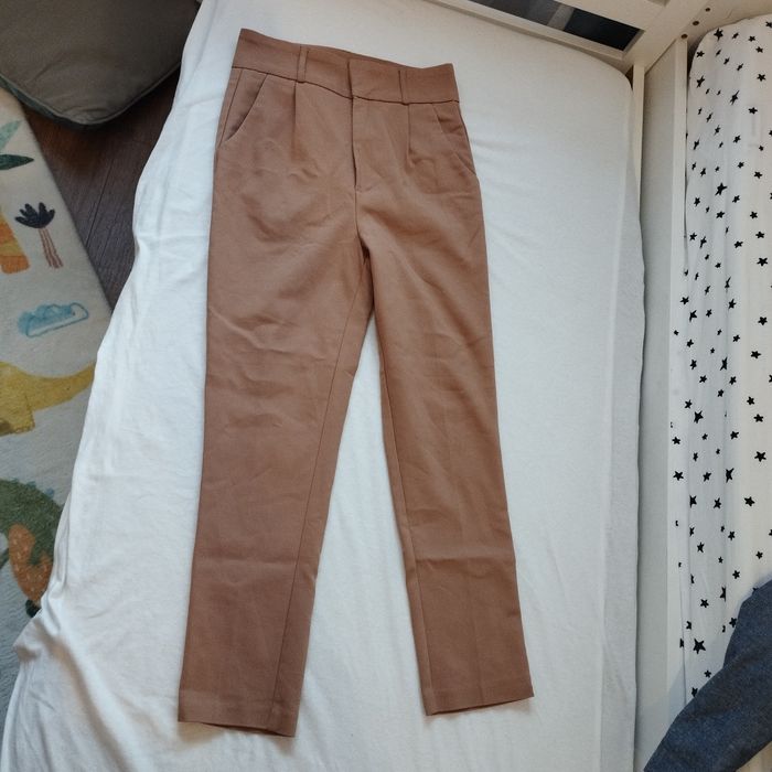 Pantaloni talie inalta