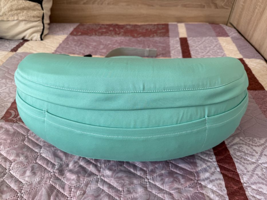 ВъзглавницаТа за кърмене Матеа, цвят мента