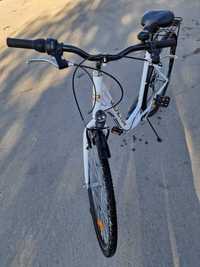Градски велосипед с ниска рамка 28". Дамско колело.