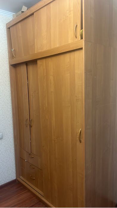 Шкаф деревянный функциональный