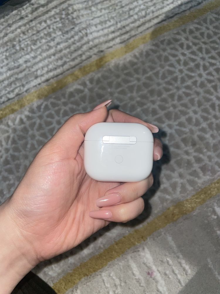 Apple AirPods 3. (оригинал), не использовались – идеальное состояние..