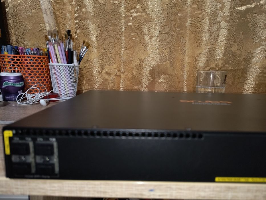 Switch aruba 24 porturi