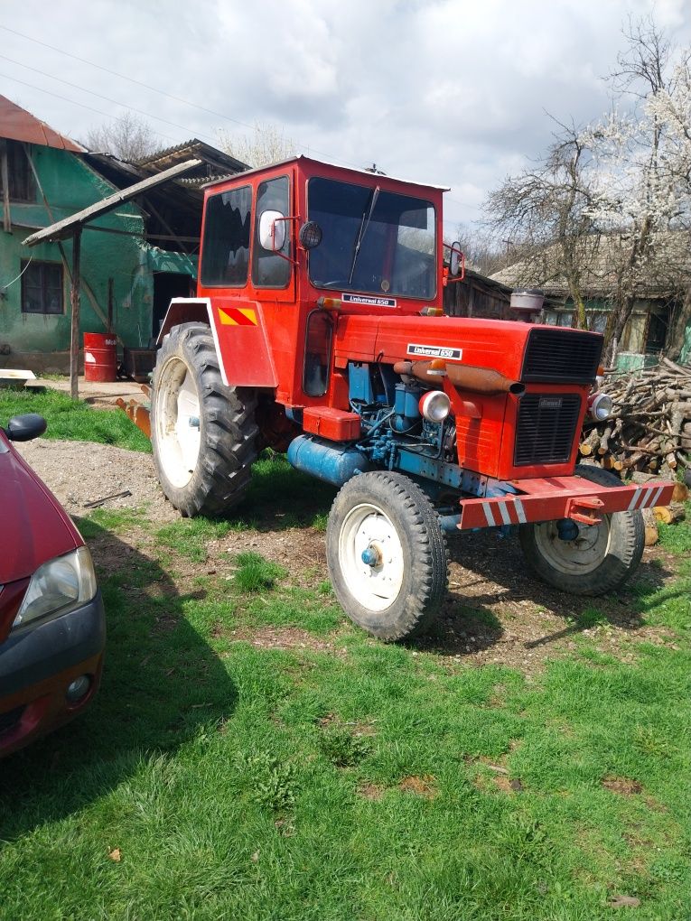 Vând tractor UTB 650