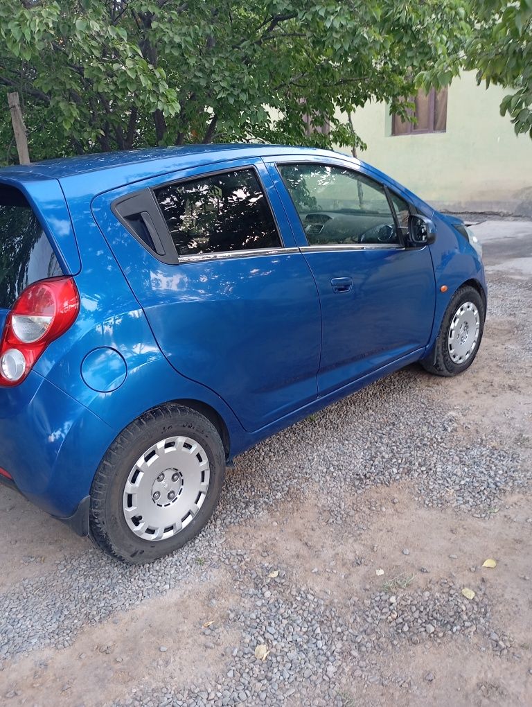 Moshin polniy osvijit boʻlgan idial xolatda turipti