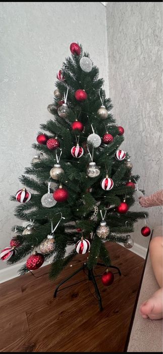 Продаю новую, аккуратную ёлочку высотой 1 метр