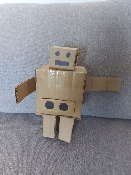 Робот из картона