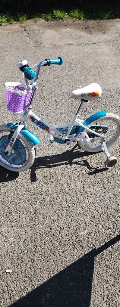 Bicicleta pentru fete cu roti pe 16