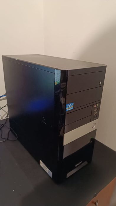 Vând PC low buget + monitor.