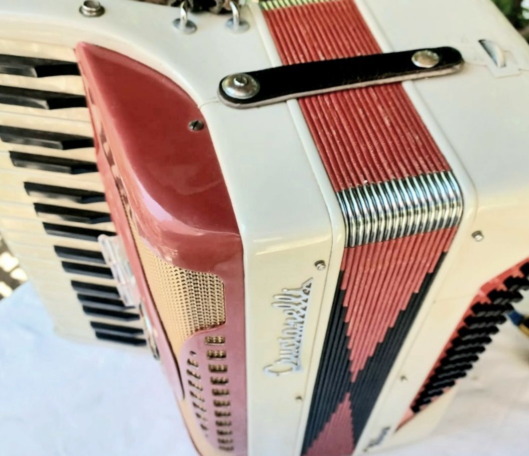 Acordeon italian Crucianeli 60 basi