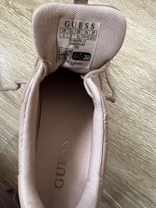Маратонки guess,размер 37.Носени много малко.