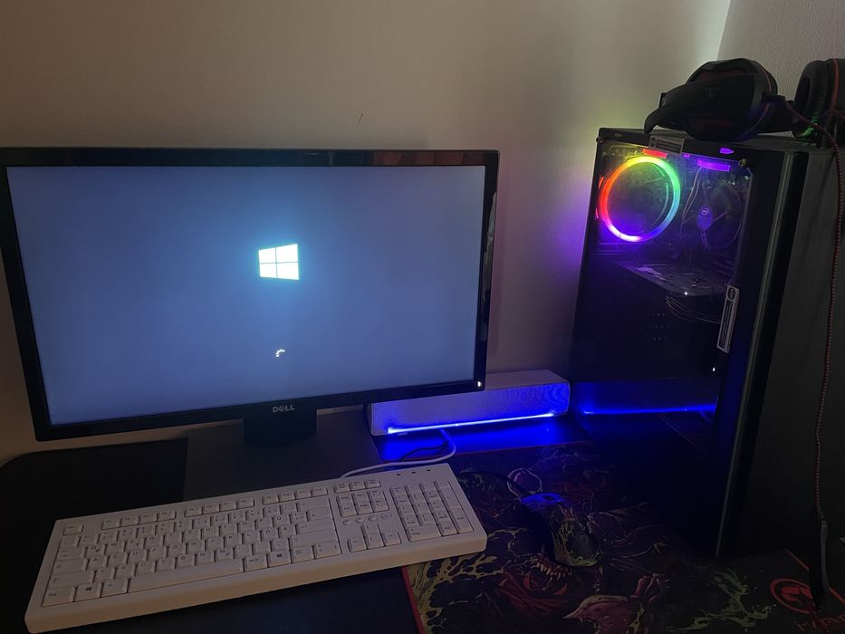 Vând PC Gaming, cu tot cu monitor DELL de 75 hZ, mouse si mousepad etc