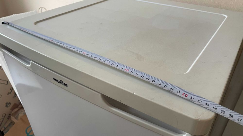 Хладилник без камера, с много полезно вътрешно пространство.