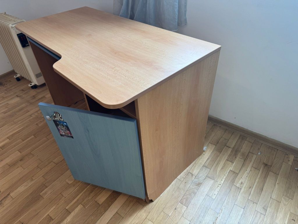 Бюро  използвано