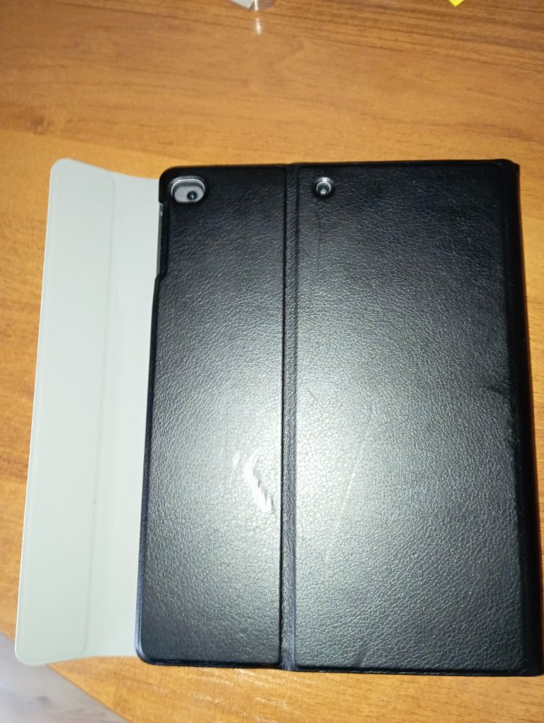Таблет iPad Air1 32GB/9.7" WiFi + калъф