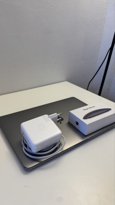 Продается MacBook Pro M1 2020 c мышкой и полным комплектом
