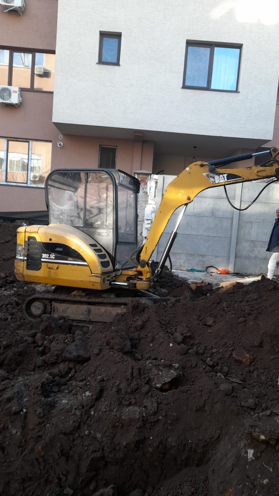 Miniexcavator de inchiriat