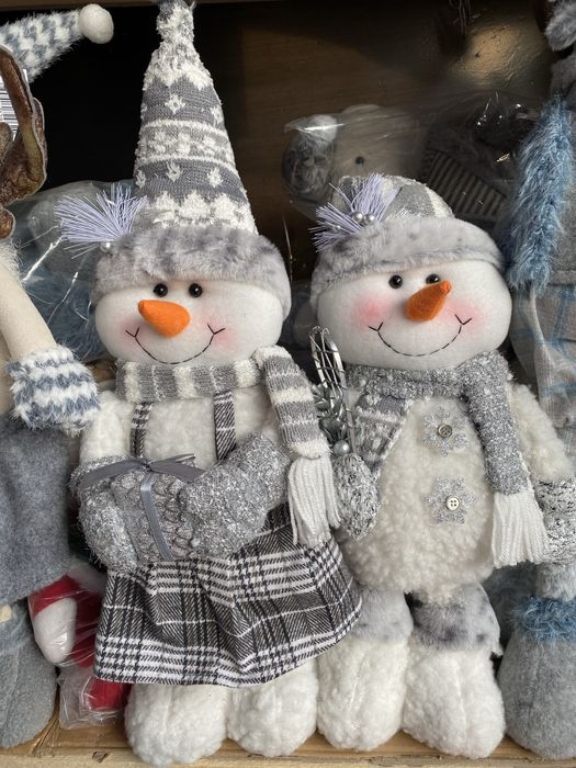 Новогодние игрушки и декор