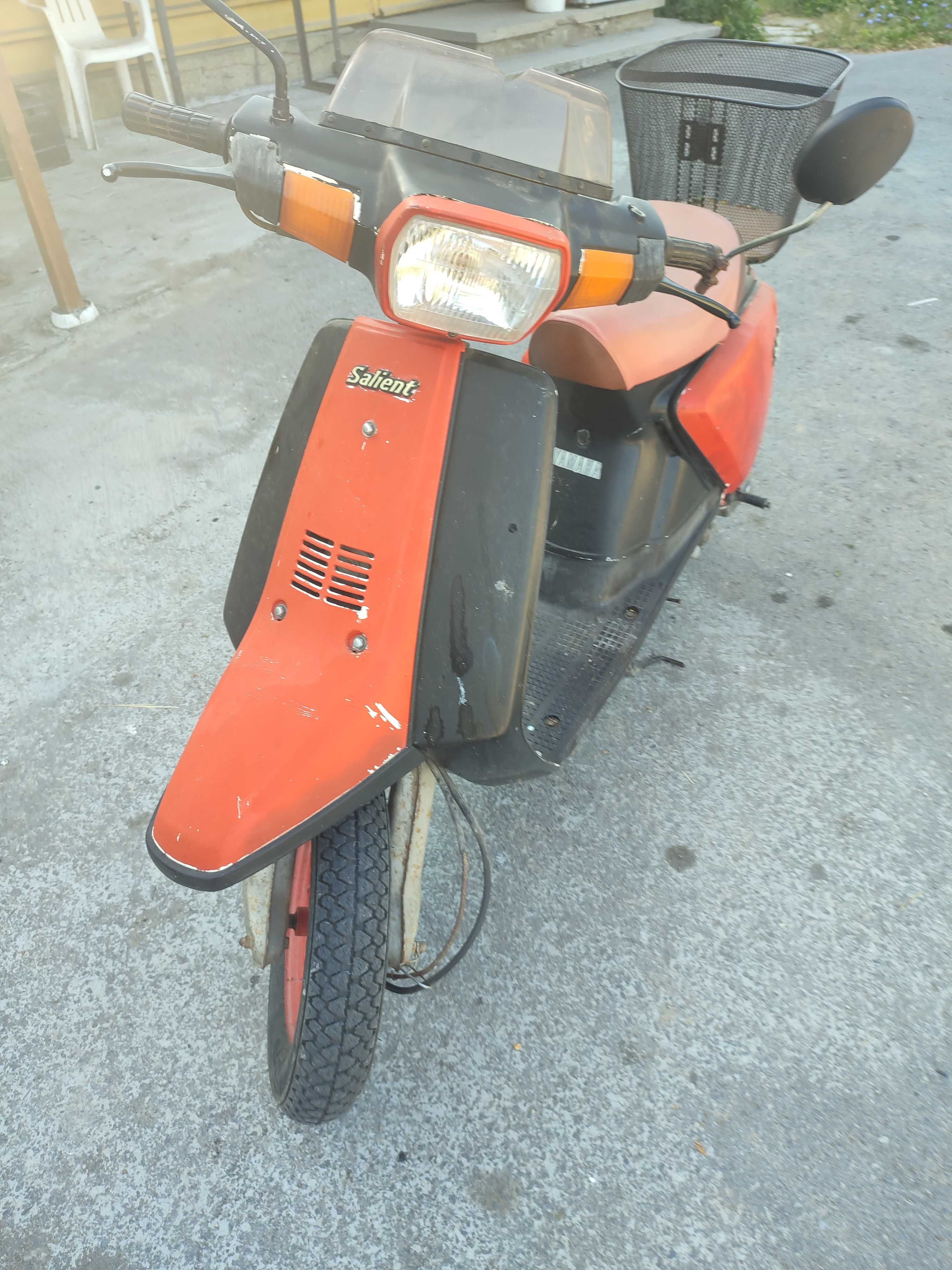 Скутер Yamaha salient