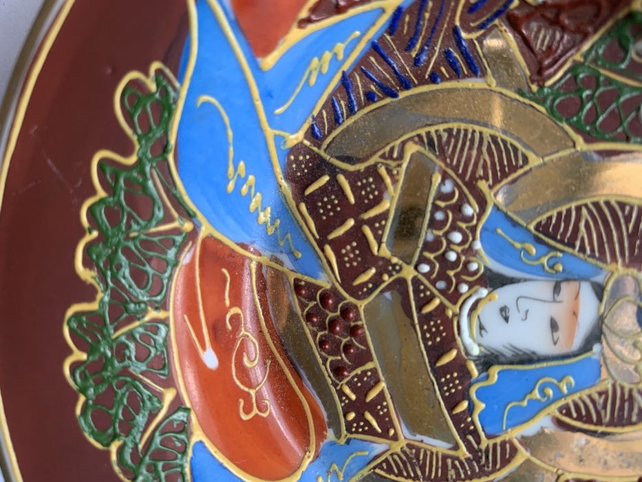 Scrumiera deosebita decorata cu aur coloidal