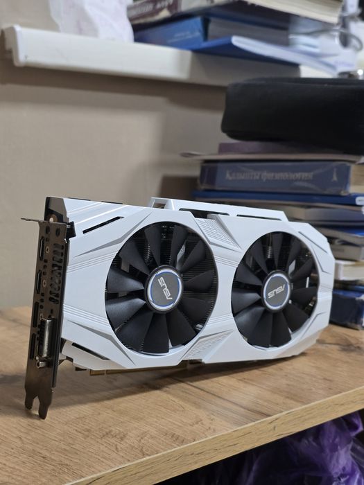 Видеокарта Asus GTX 1070 Dual White