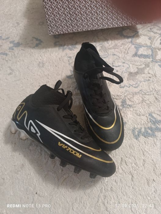 Бутси сороконожки