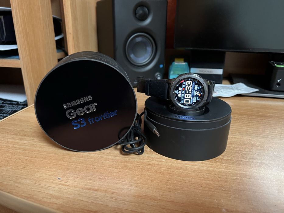 samsung gear s3 frontier - в идельном состоянии