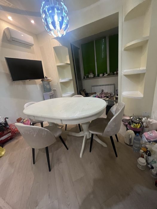 Стол со стульями на кухню