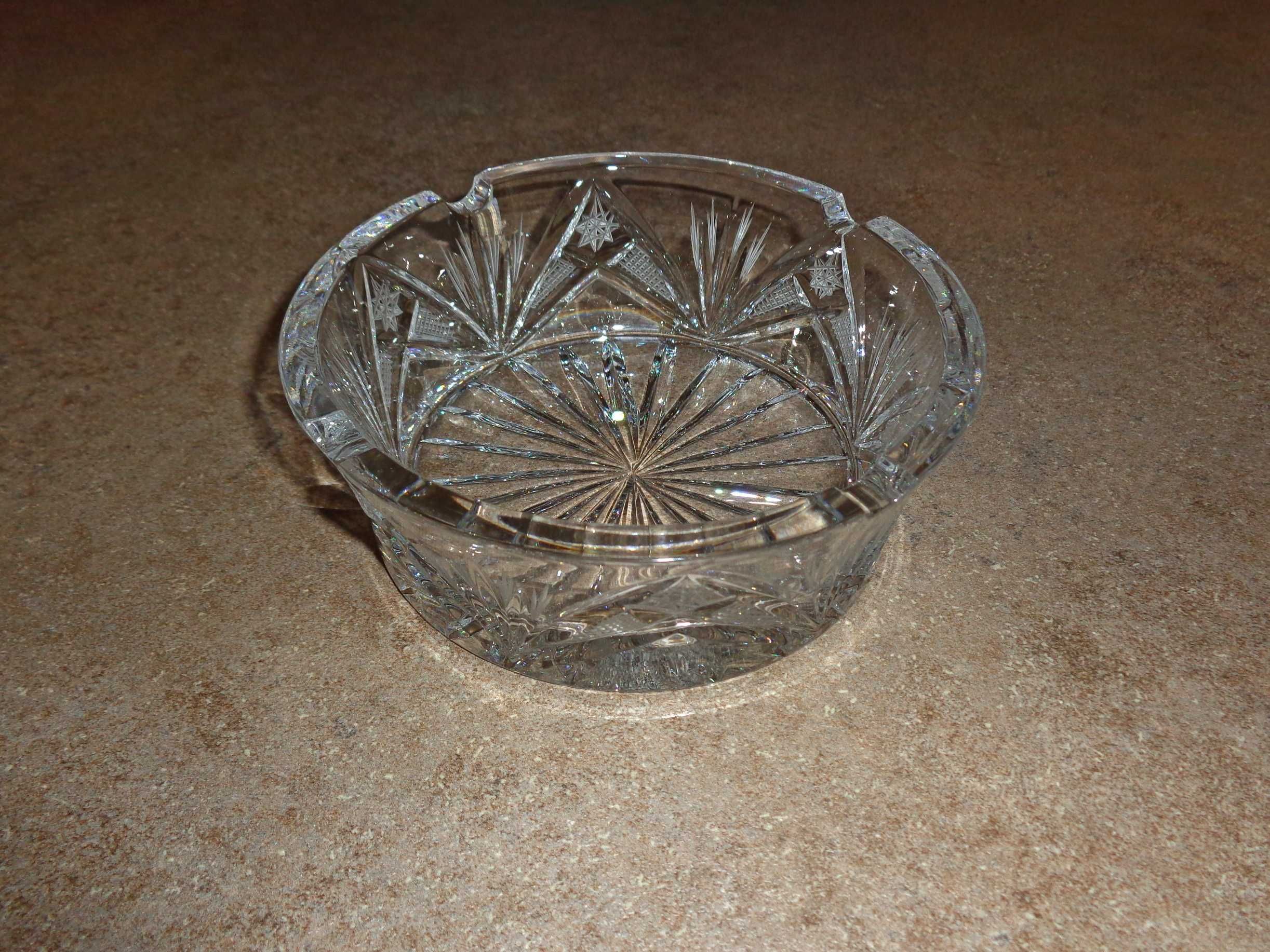 Пепелници, Нов кристален пепелник