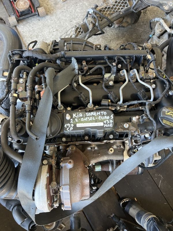 DEZMEMBREZ Piese Kia Sorento Motor 2.2 Diesel Cod D4HB euro 4 5 193 CP Cutie de Viteze Automata transfer capota Bara fata completa Portiera 2009-2015 Turbina Injectoare pompa injectie Compresor clima AC
