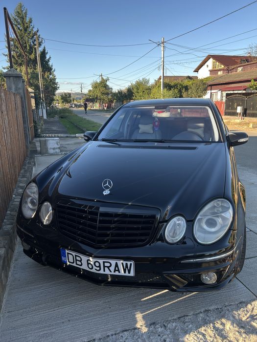Mercedes-Benz E-Class W211