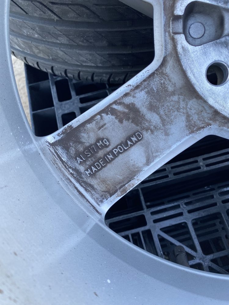 17 цола 5 х 112 мм Ауди Audi Q 2  , Q 3 , A 3 , A 4