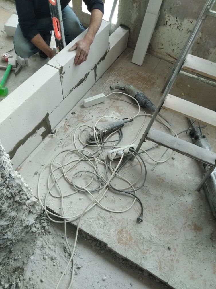 Демонтаж  кладка Стяжка утепления  балкона перепланировка ремонт кварт